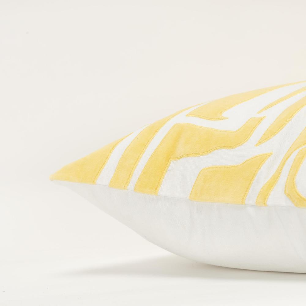 20"X20" 1 down filled pillow. Picture 5