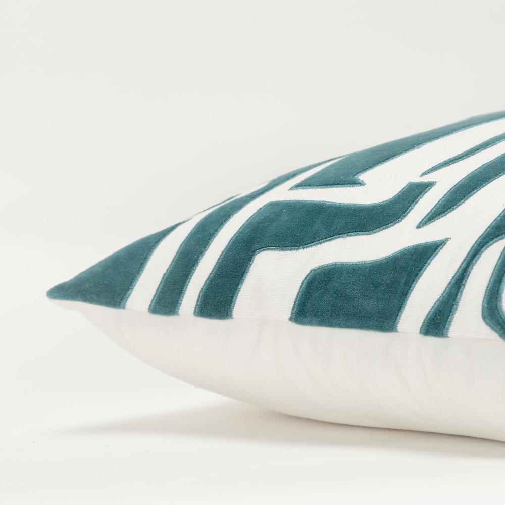 20"X20" 1 down filled pillow. Picture 5