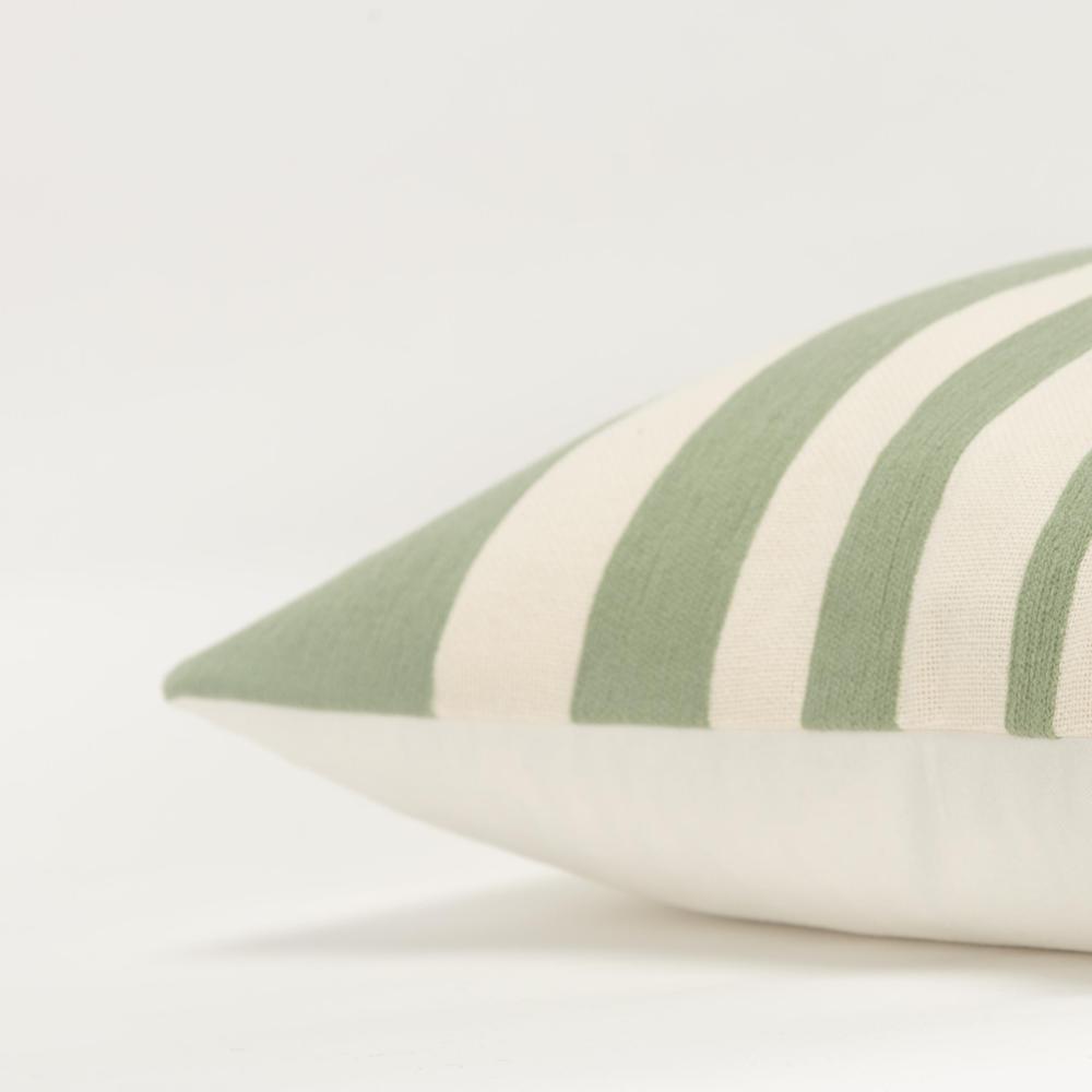 20"X20" 1 down filled pillow. Picture 3