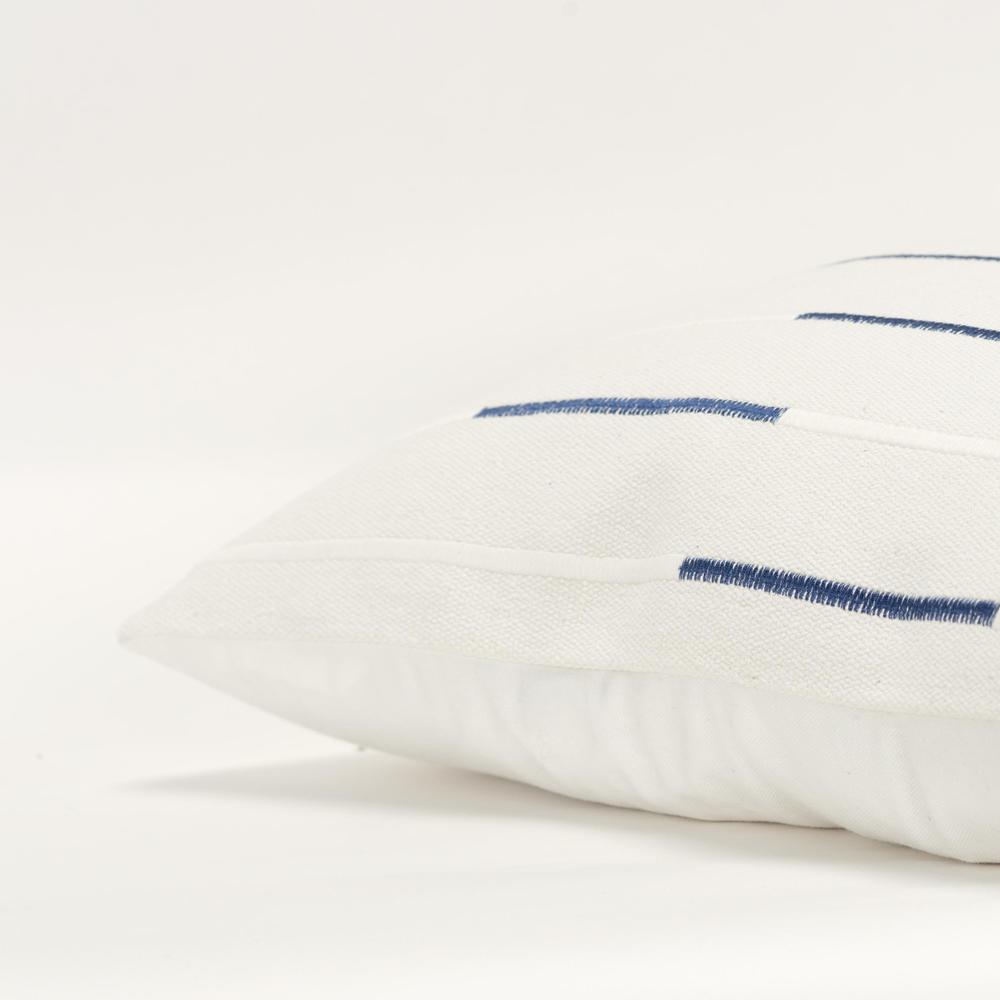 20"X20" 1 down filled pillow. Picture 5