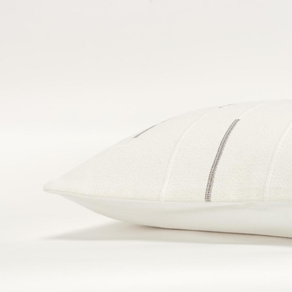 14"X20" 1 down filled pillow. Picture 5