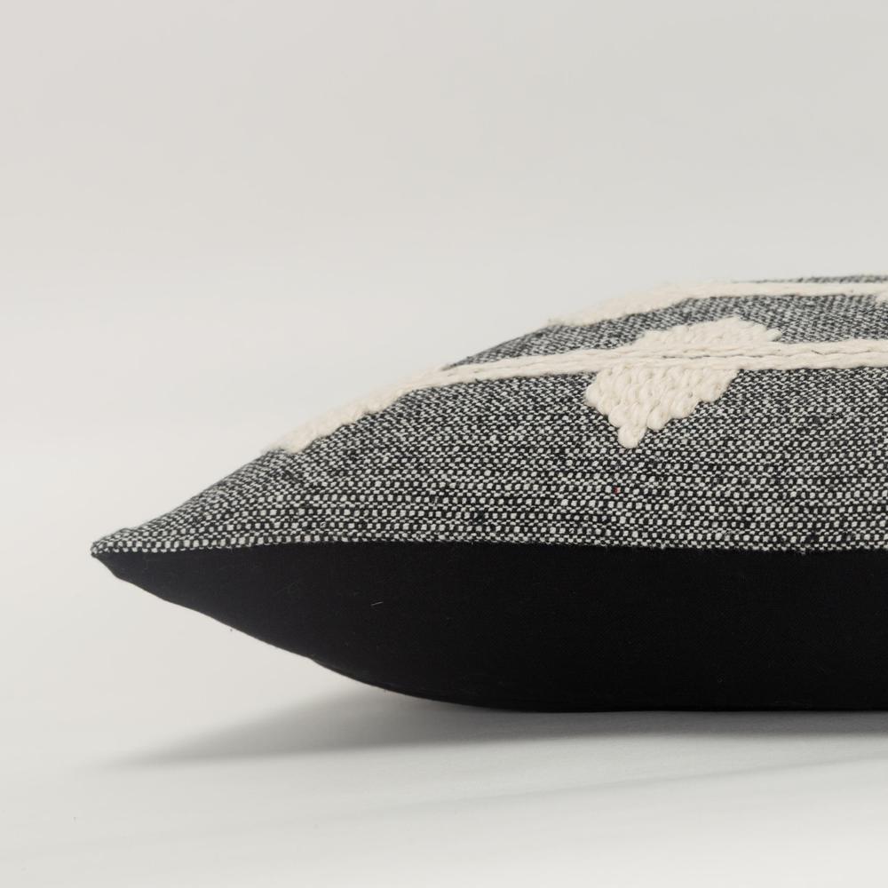 14"X20" 1 down filled pillow. Picture 5