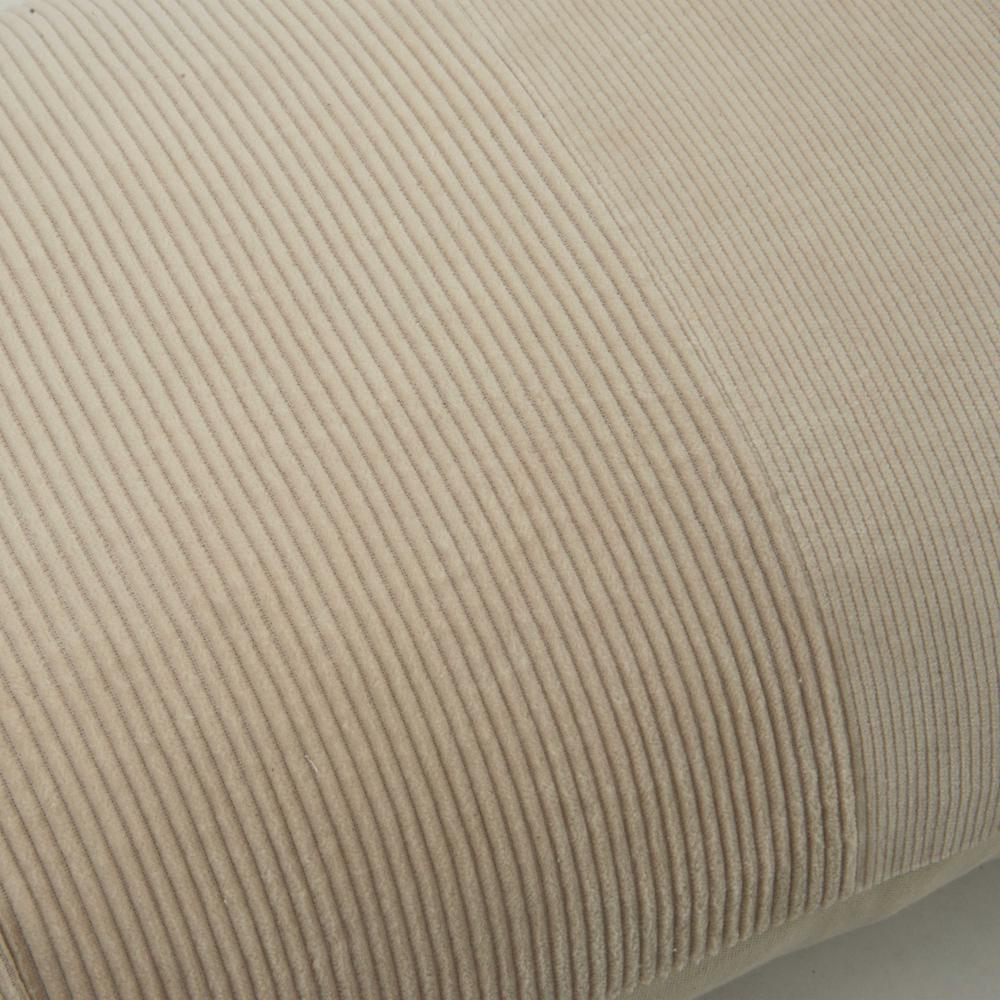14"x26" indoor pillow. Picture 3