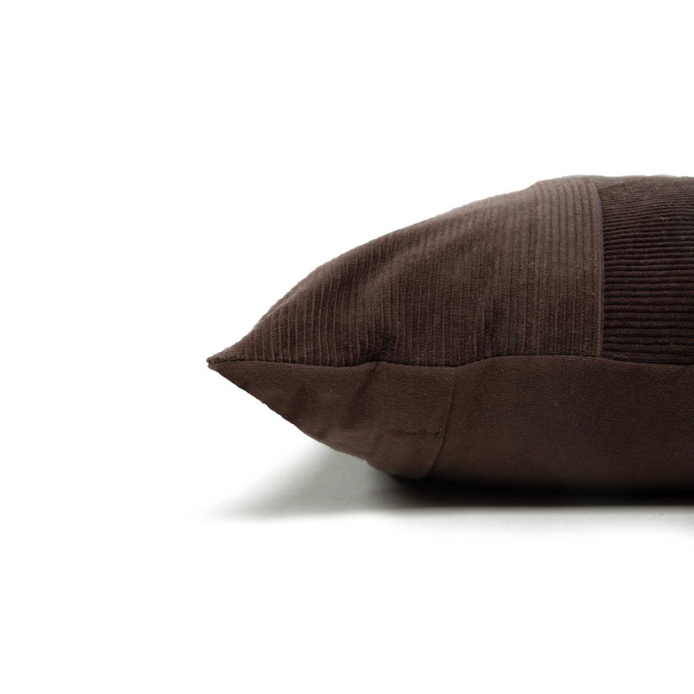 14"x26" indoor pillow. Picture 4