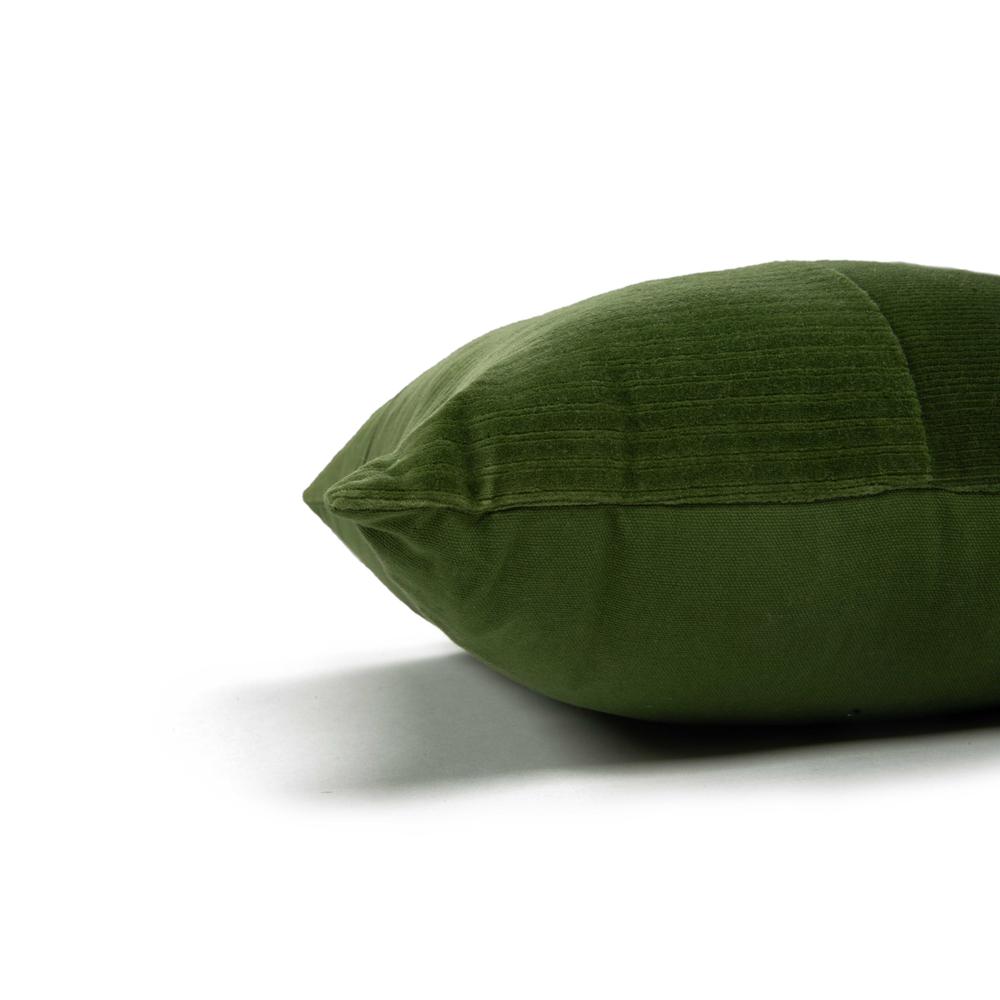 14" X 20" indoor pillow. Picture 3