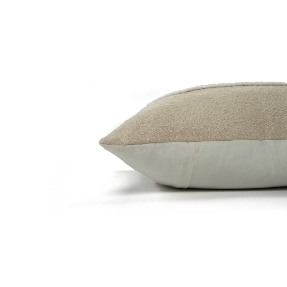 20"x20" INDOOR PILLOW. Picture 4