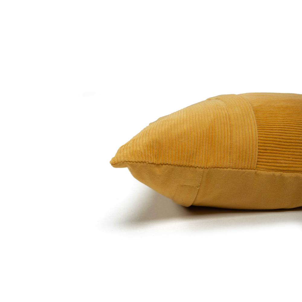 14"x26" indoor pillow. Picture 4