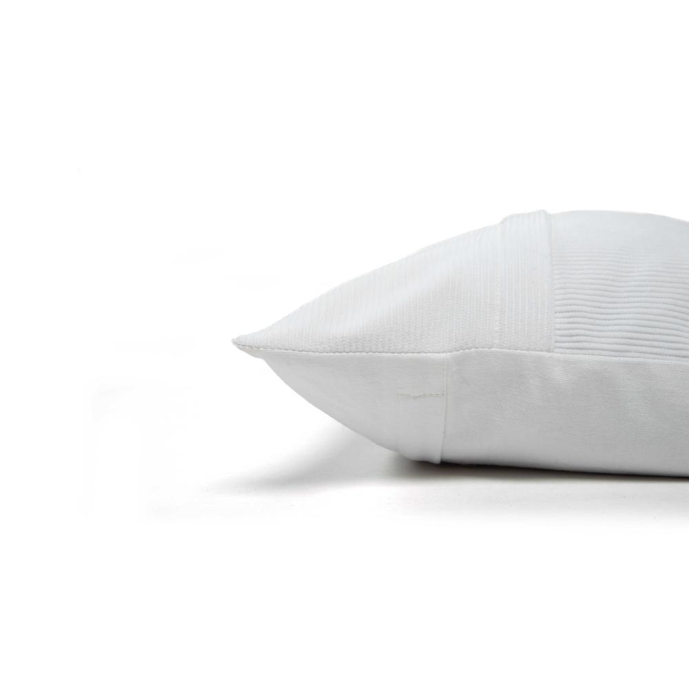 14"x26" indoor pillow. Picture 4