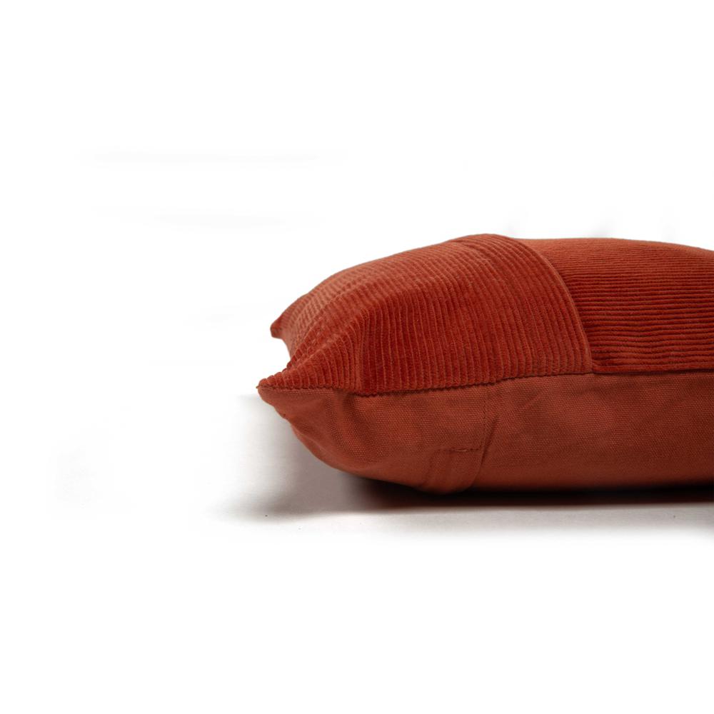 14"x26" indoor pillow. Picture 4