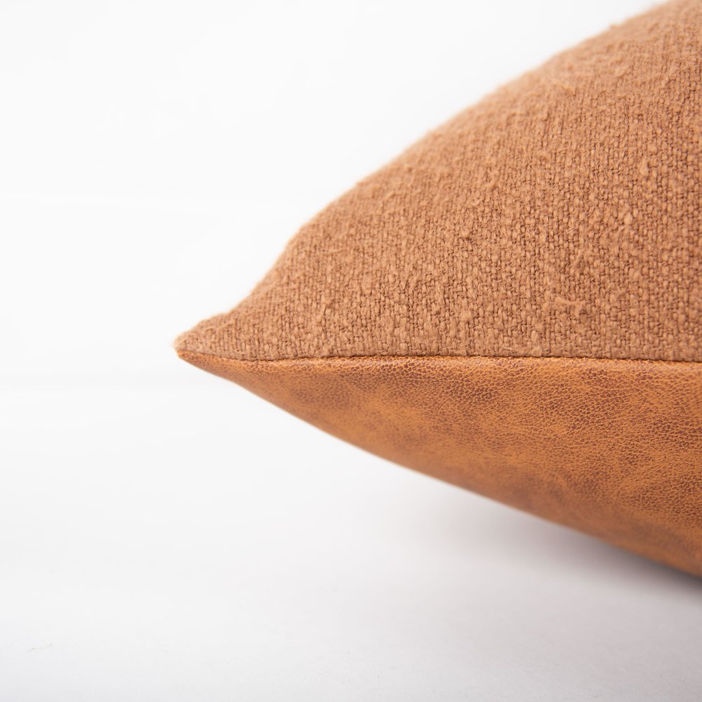 Transitional  20" x 20" Down Filled Pillow. Picture 6