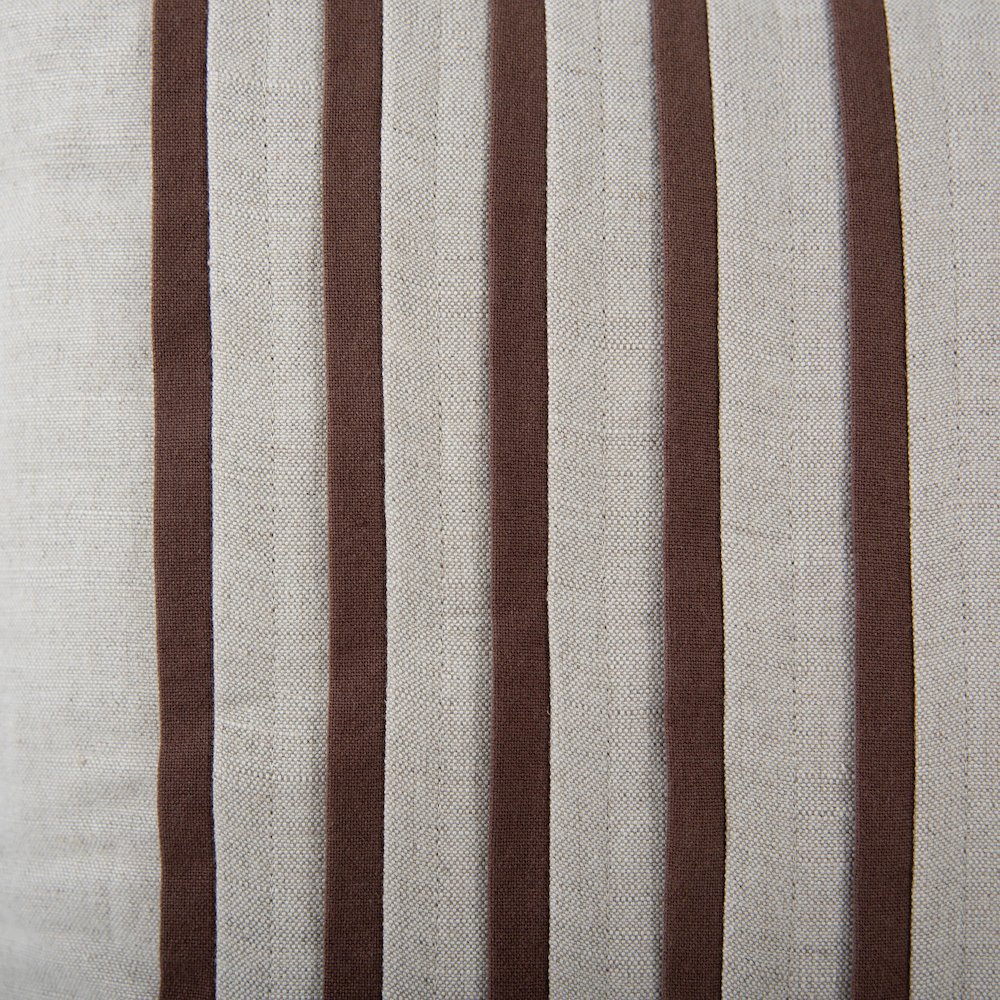 Transitional  20" x 20" Down Filled Pillow. Picture 3
