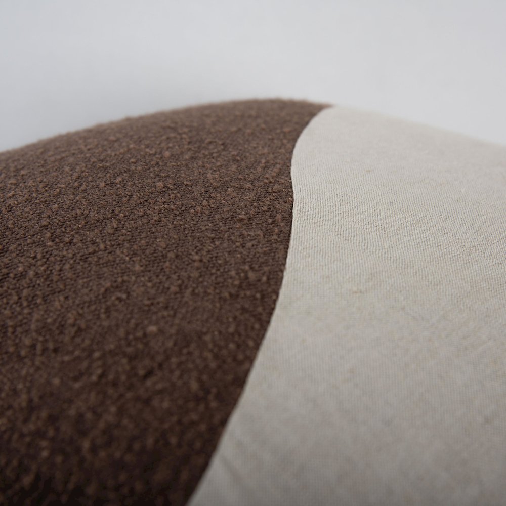 Transitional  22" x 22" Down Filled Pillow. Picture 4