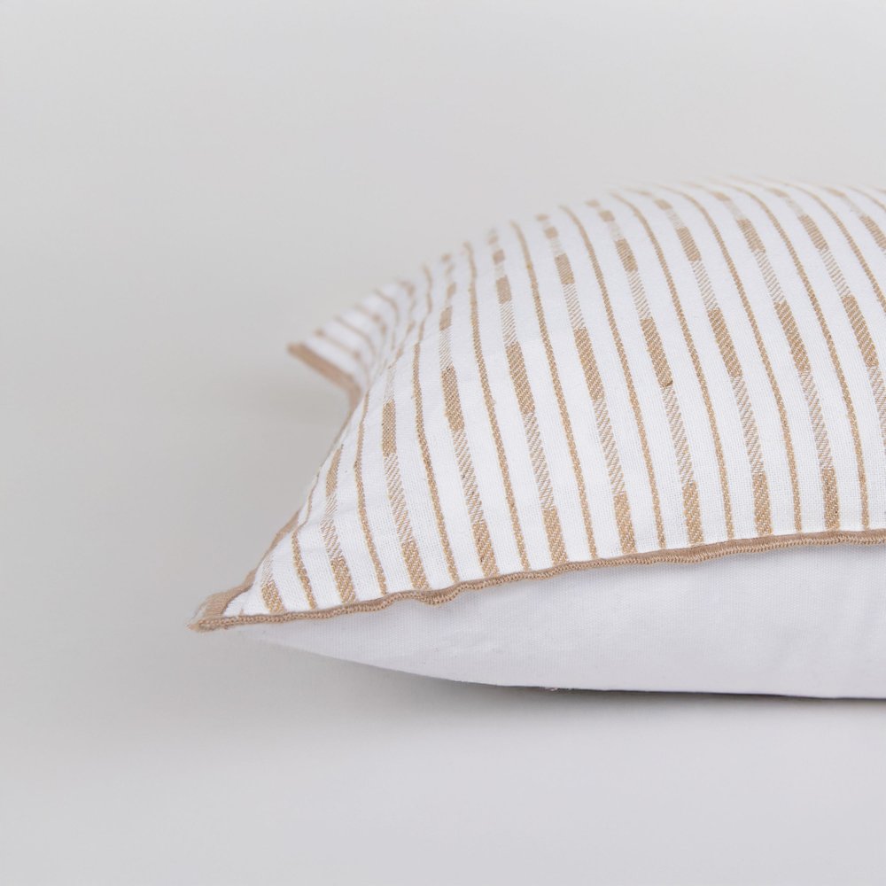 Transitional  20" x 20" Down Filled Pillow. Picture 6