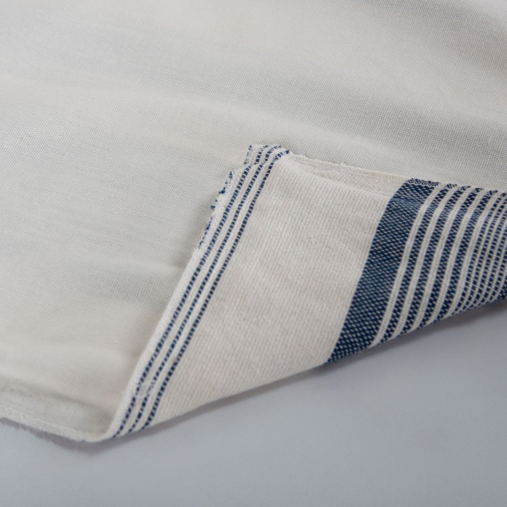 Traditional  20" x 20" Down Filled Pillow. Picture 5