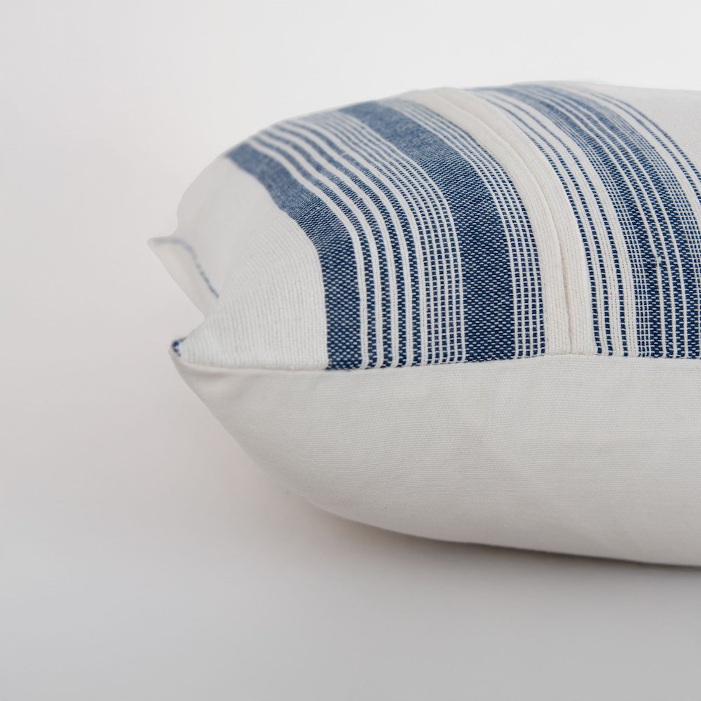 Traditional  20" x 20" Down Filled Pillow. Picture 6