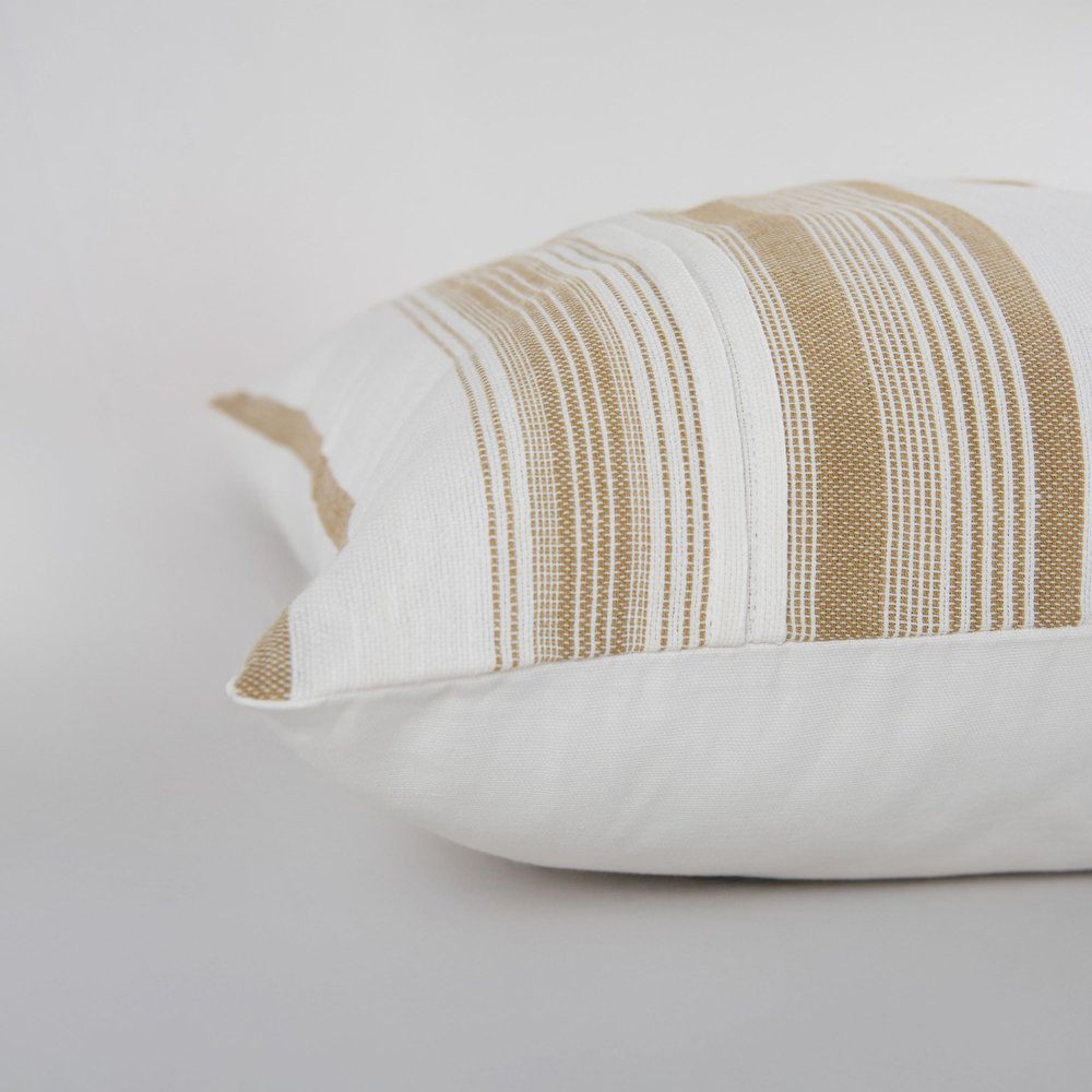 Traditional 20" x 20" Down Filled Pillow. Picture 6