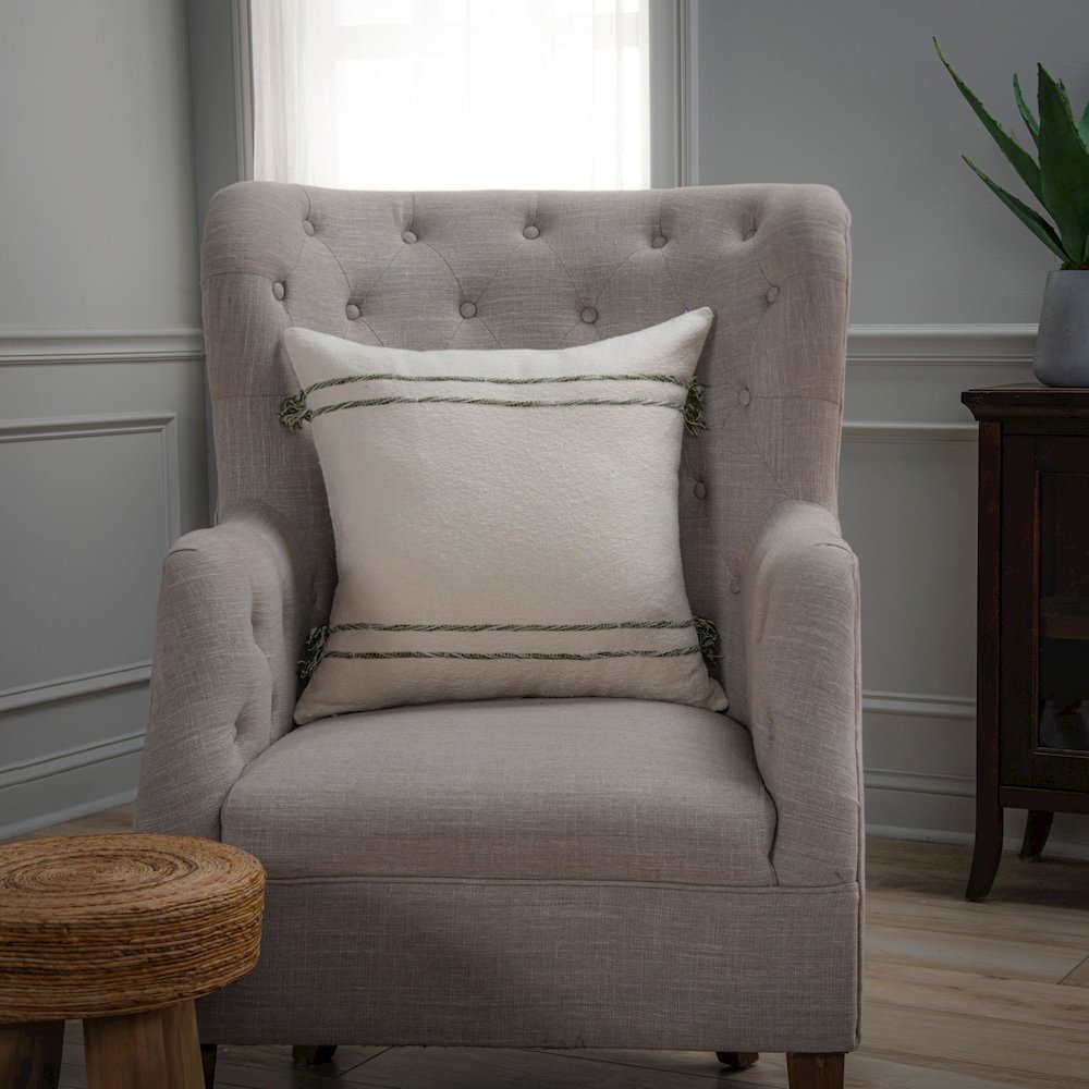 Transitional 20" x 20" Pillow Cover. Picture 7