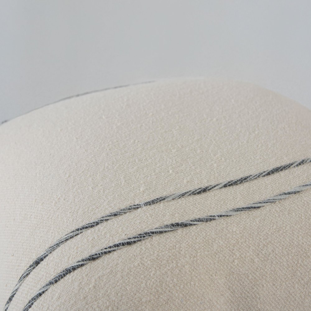 Transitional 20" x 20" Down Filled Pillow. Picture 3