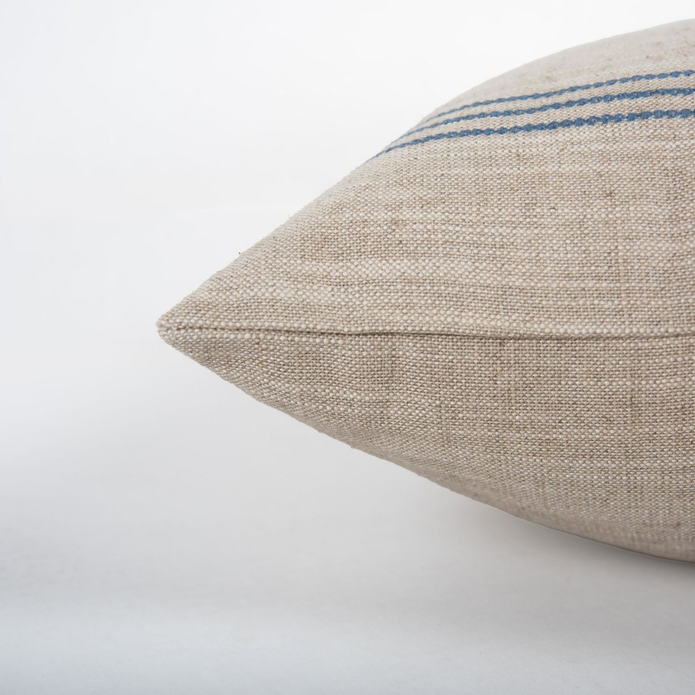 Transitional  20" x 20" Down Filled Pillow. Picture 4
