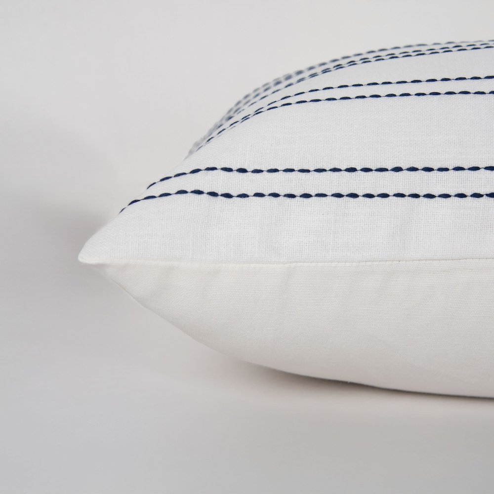 Transitional 20" x 20" Down Filled Pillow. Picture 6