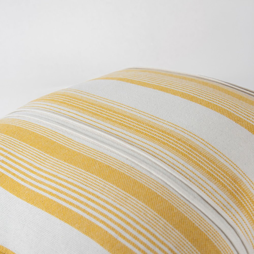 Traditional 20" x 20" Down Filled Pillow. Picture 3