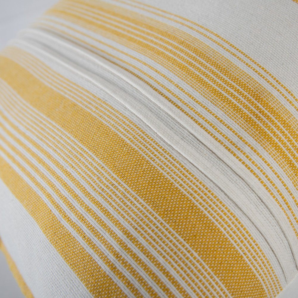 Traditional 20" x 20" Down Filled Pillow. Picture 4