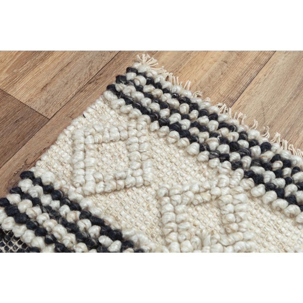 5' x 8' Hand-Woven Rectangle Rug. Picture 4
