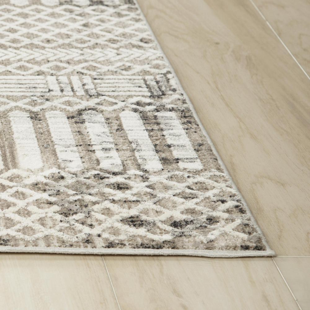 8' x 10' Machine-Made Rectangle Rug. Picture 3