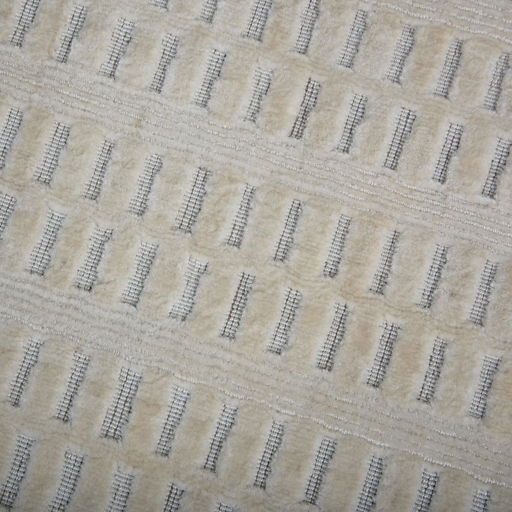 9' x 12' Cut High Low Pile Hand Loomed Rug. Picture 5