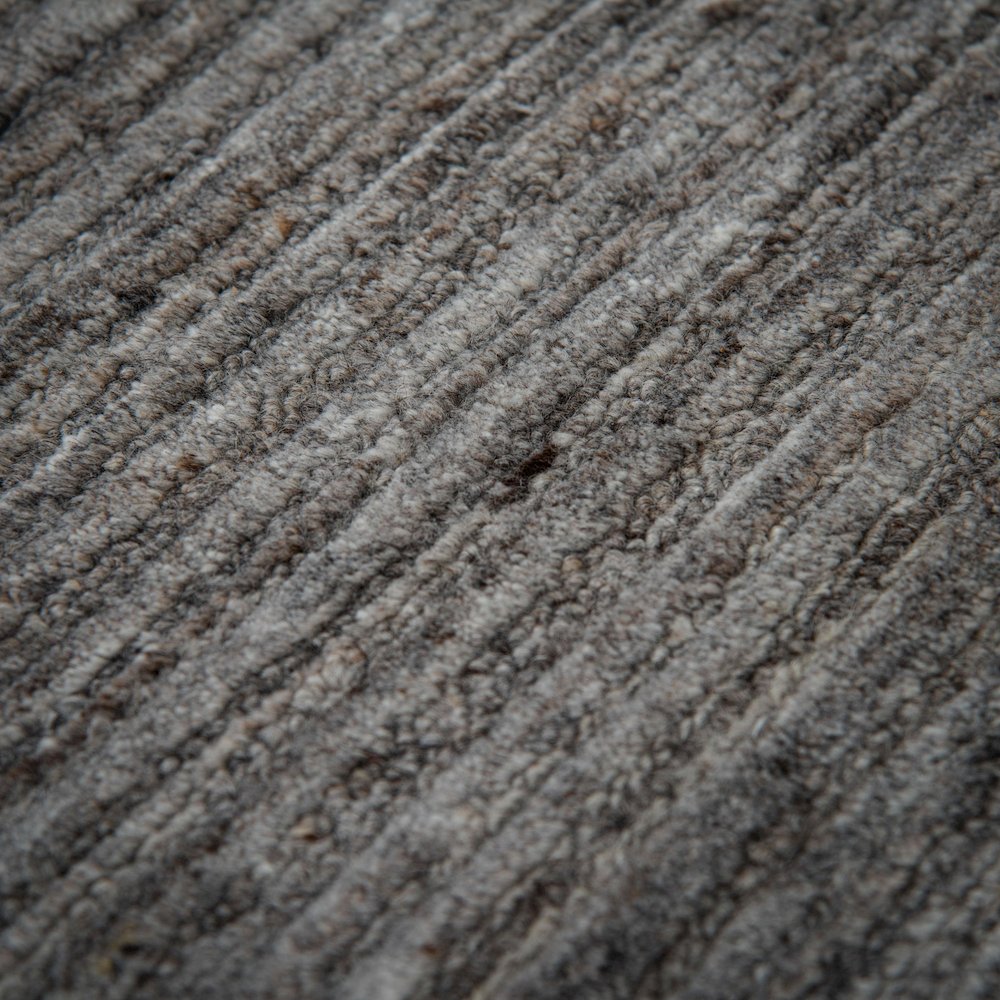 8'6" x 11'6" Cut High Low Pile Hand Loomed Rug. Picture 5
