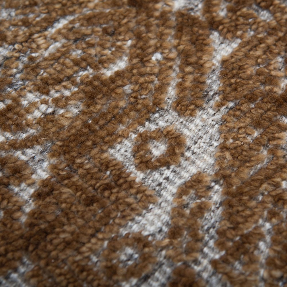 9' x 12' Cut Pile Hand Knotted Rug. Picture 3