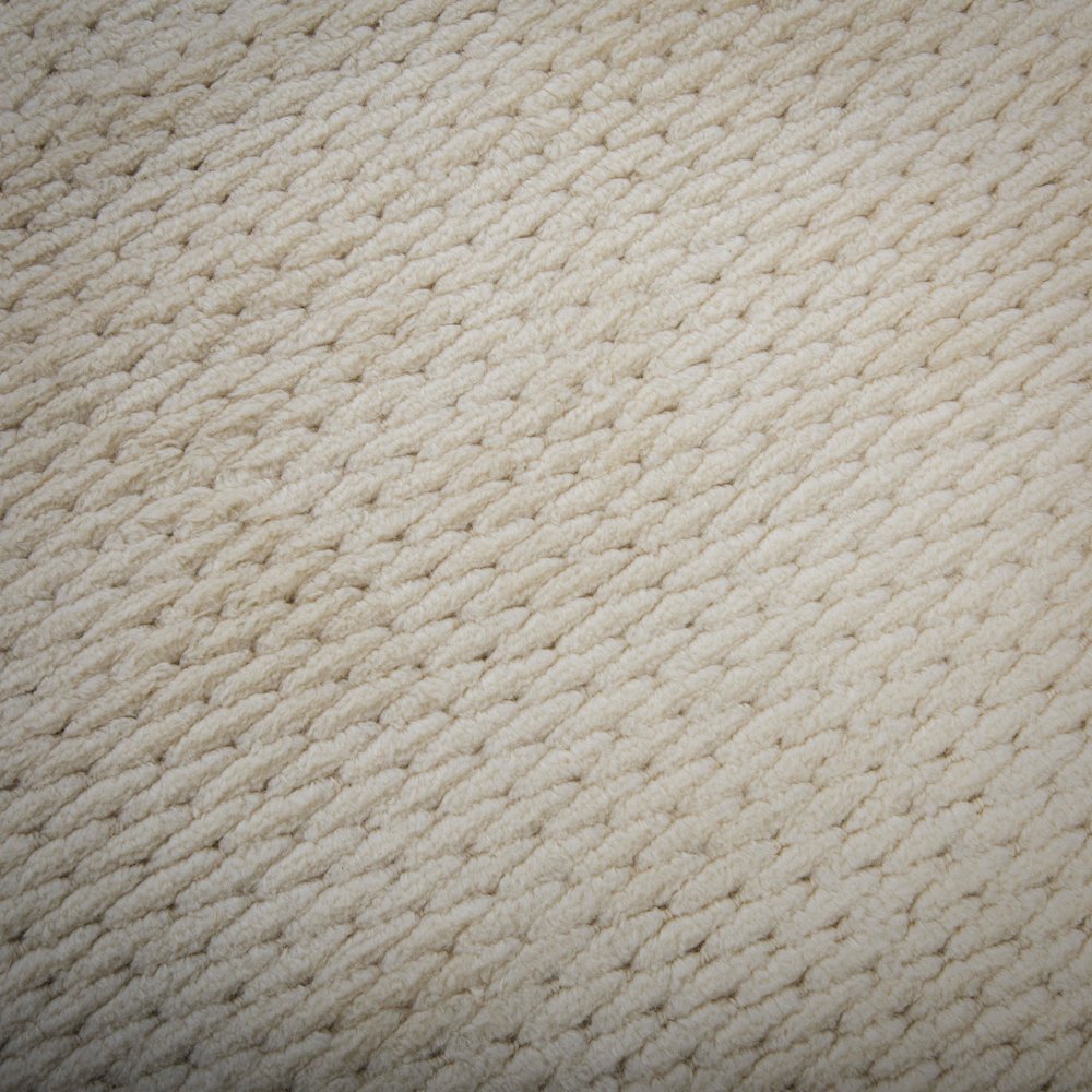 9' x 12' Cut Pile Hand Loomed Rug. Picture 5