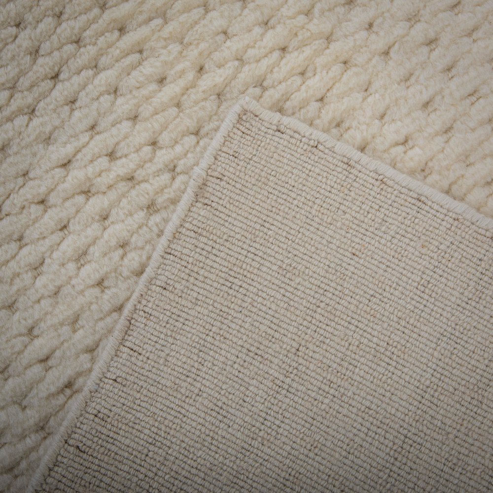 9' x 12' Cut Pile Hand Loomed Rug. Picture 6