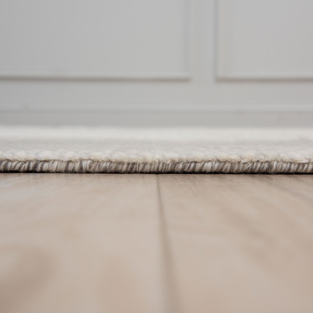 9' x 12' Cut Pile Hand Loomed Rug. Picture 4