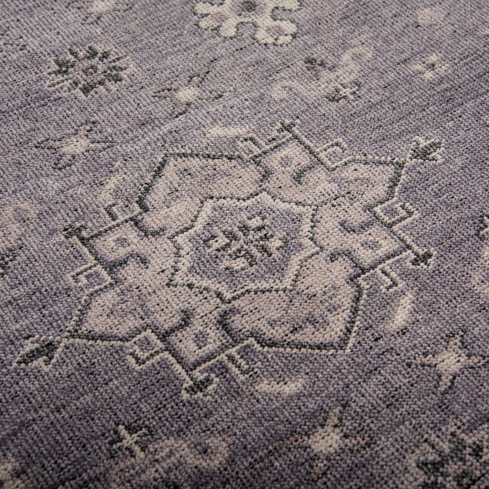 9' x 12' Cut Pile Hand Knotted Rug. Picture 3