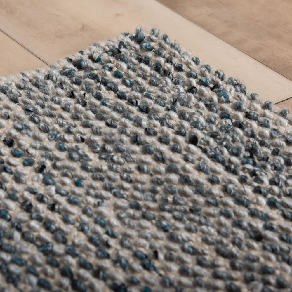 7'9" x 9'9" Loop Pile Hand Woven Rug. Picture 7