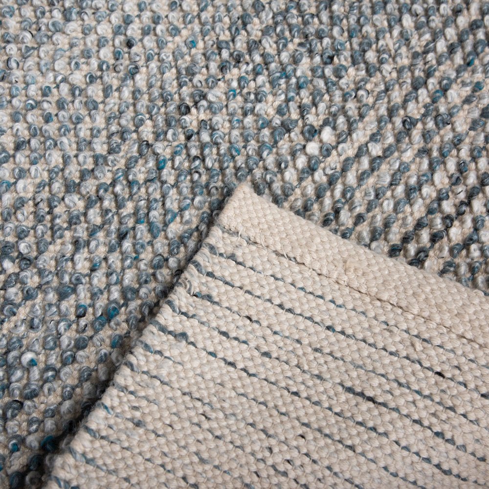 8'9" x 11'9" Loop Pile Hand Woven Rug. Picture 6
