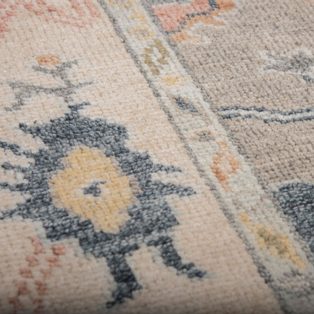 9' x 12' Cut Pile Hand Knotted Rug. Picture 5