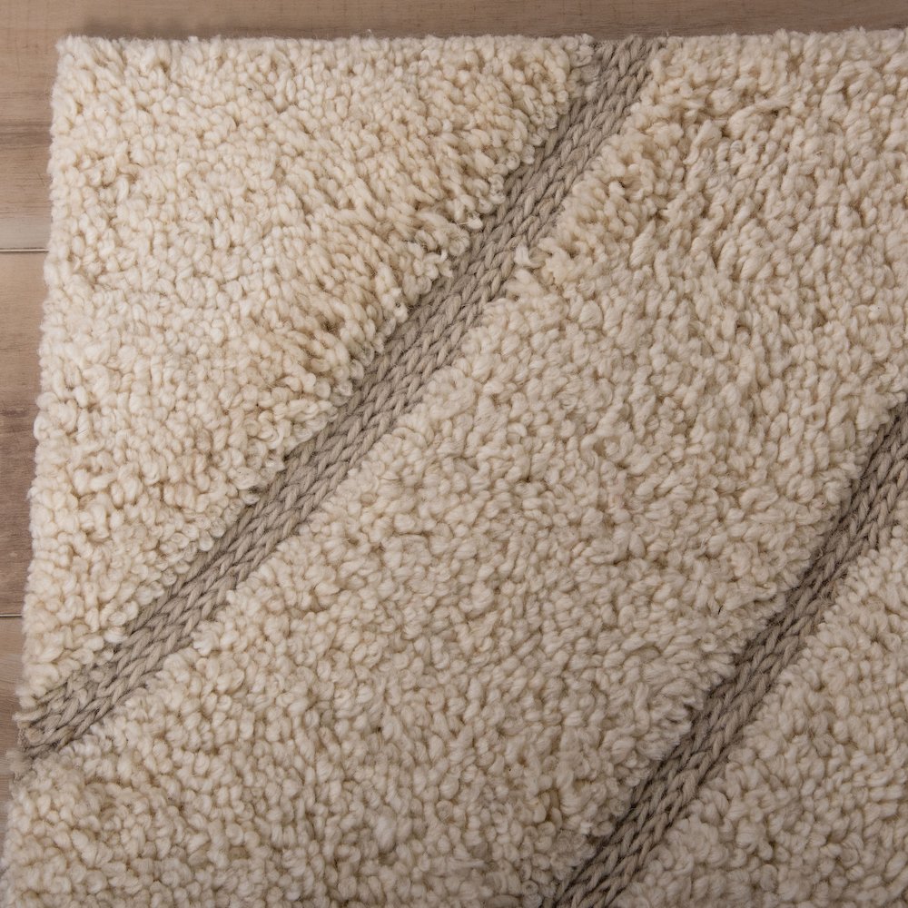 9' x 12' Hand-Tufted Rectangle Rug. Picture 2