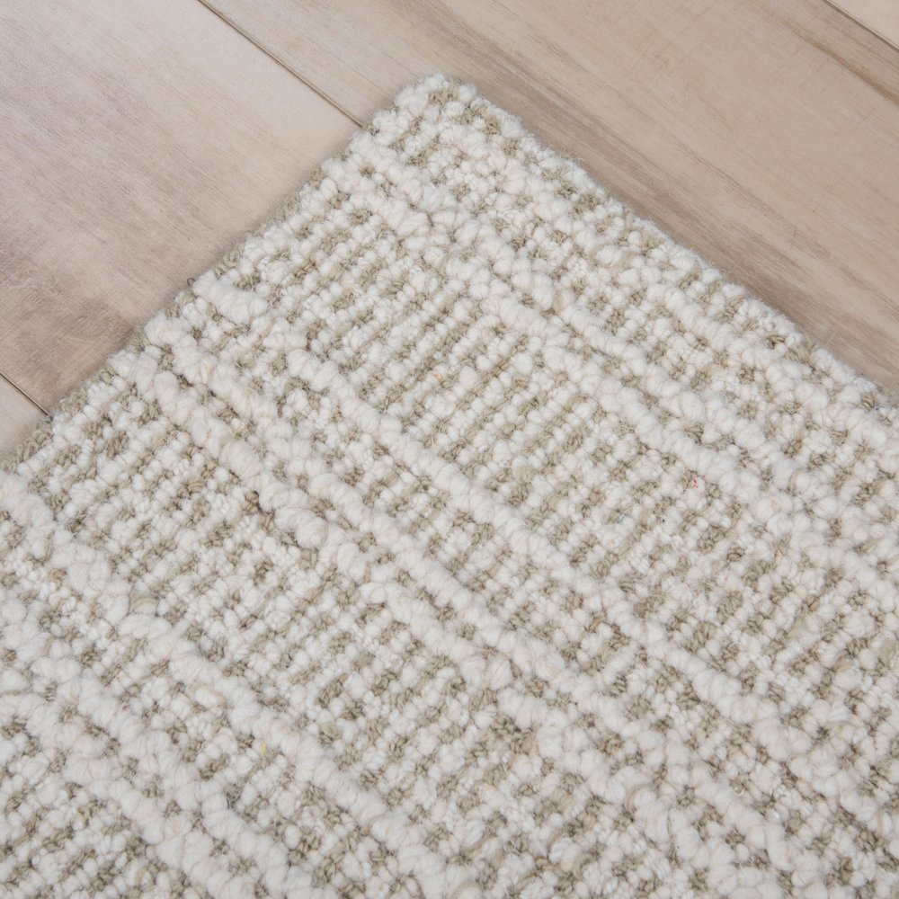 9' x 12' Hand-Tufted Rectangle Rug. Picture 6