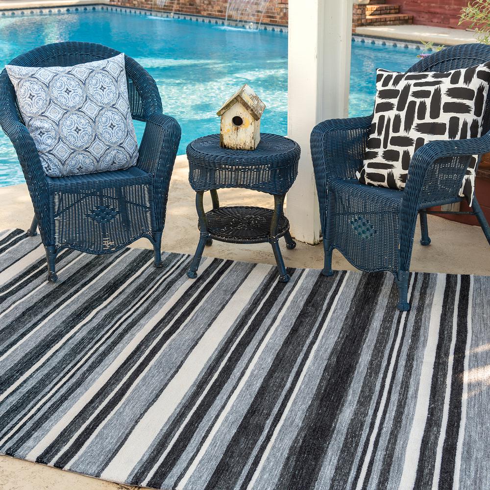 8' x 10' Hand-Tufted Rectangle Rug. Picture 12