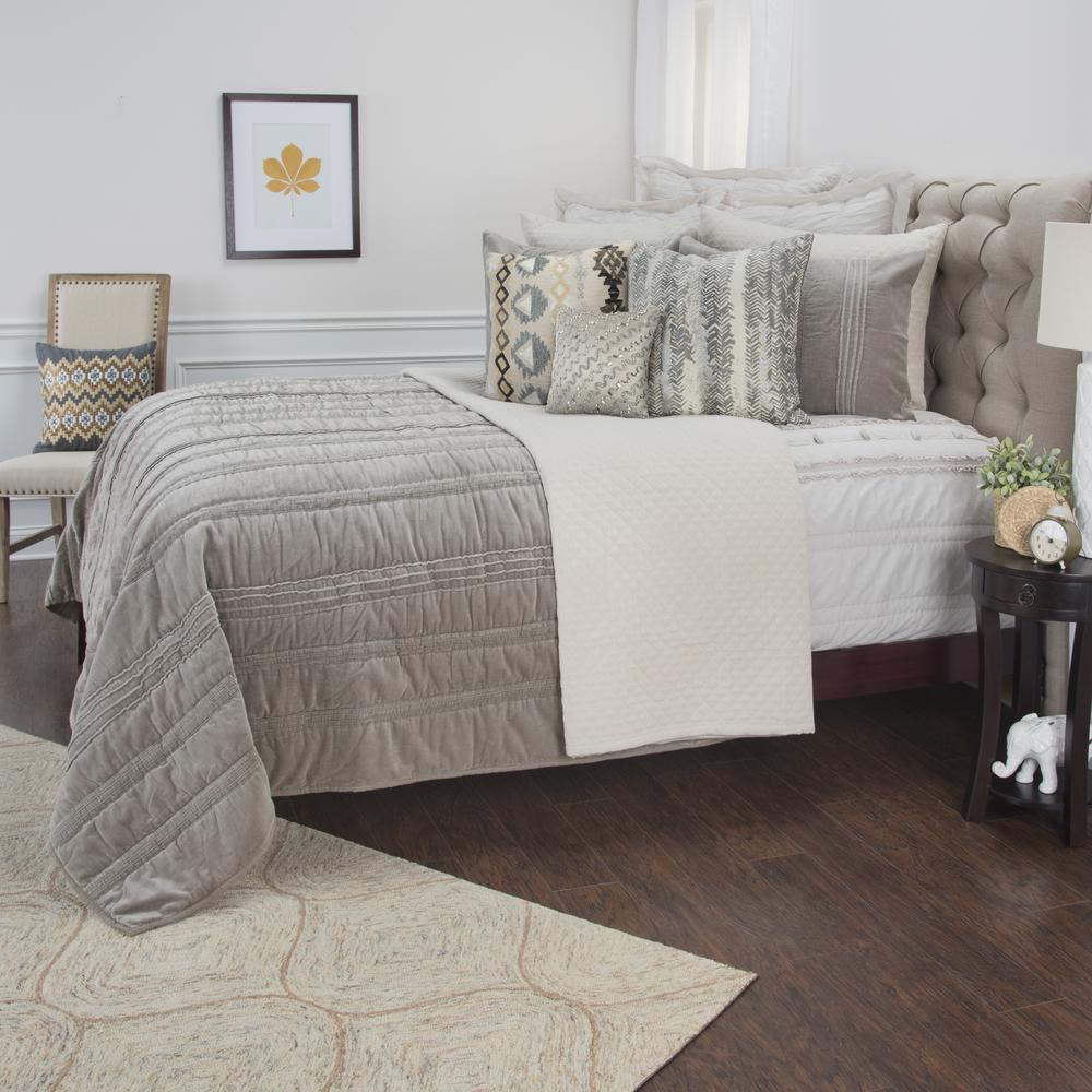Rizzy Home 20" x 36" King Sham- BQ4172. Picture 6