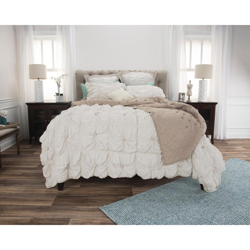 68" x 86" Comforter. Picture 1