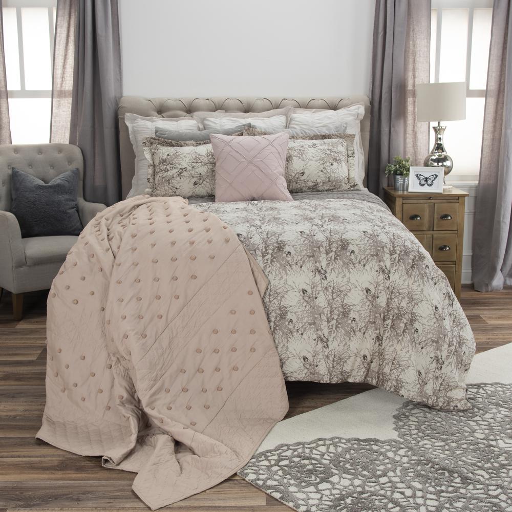 Rizzy Home 90" x 92" Comforter - BT3008. Picture 5