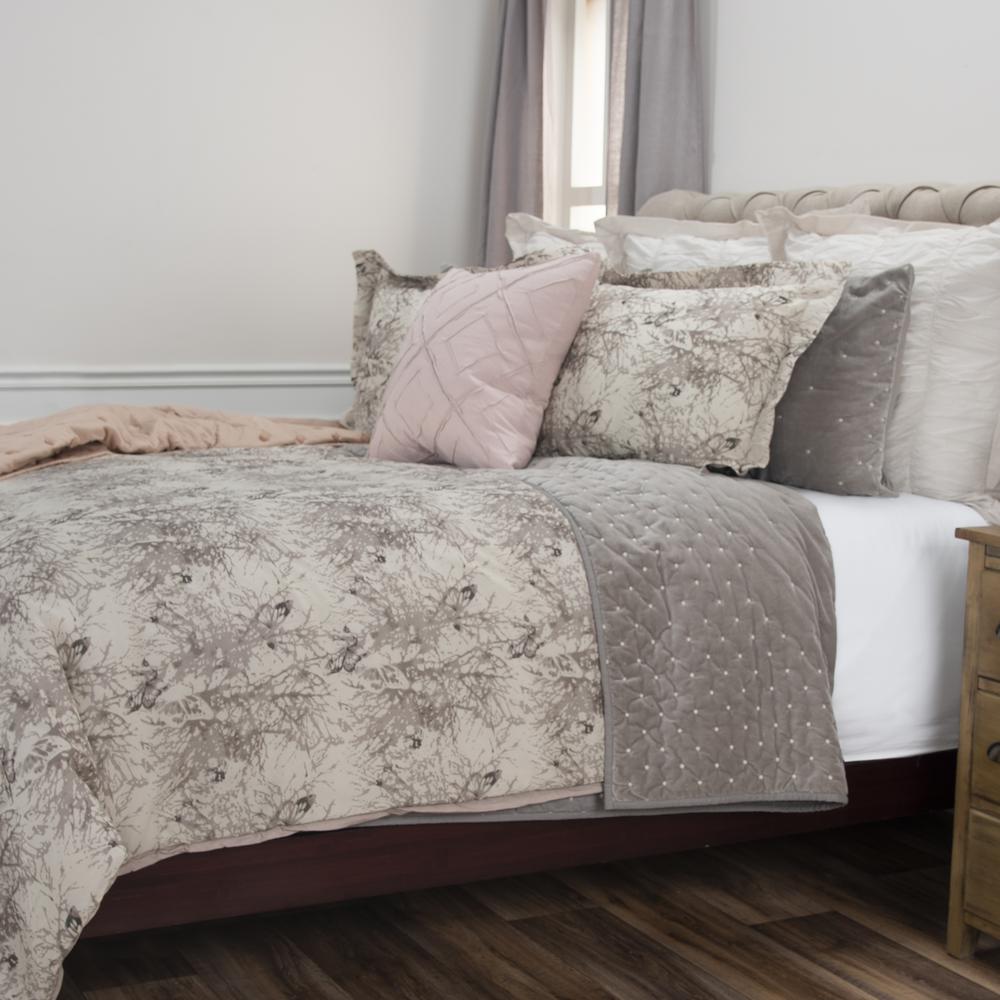 Rizzy Home 90" x 92" Comforter - BT3008. Picture 6