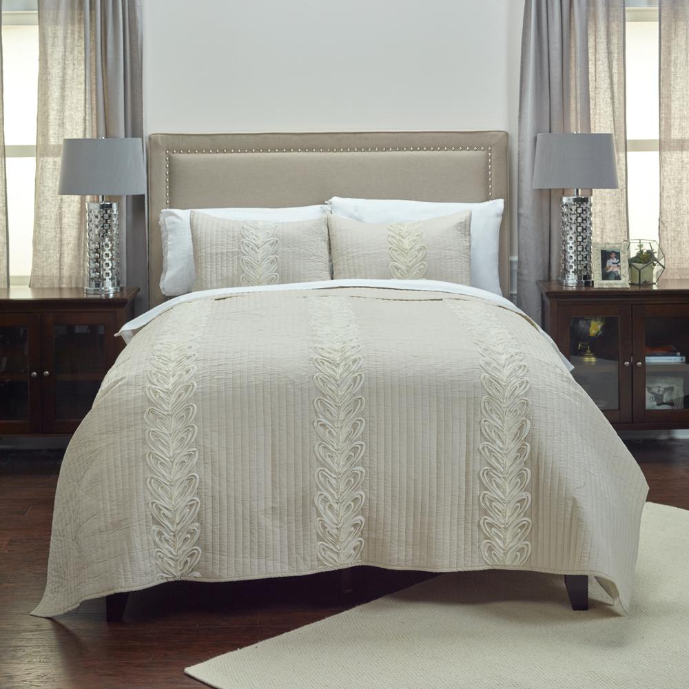 Rizzy Home 70" x 86" Quilt- BT3020. Picture 2