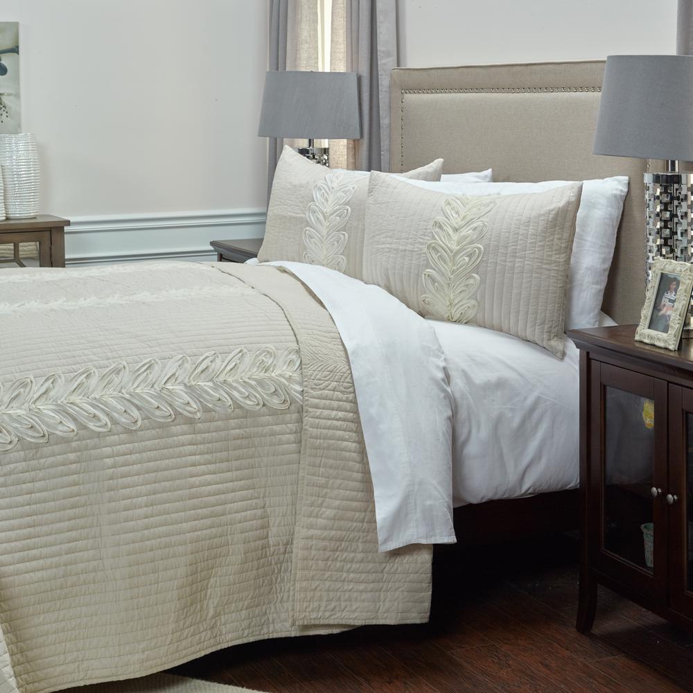 Rizzy Home 70" x 86" Quilt- BT3020. Picture 3