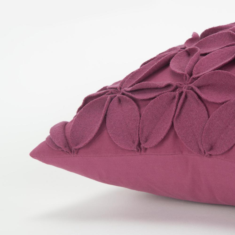 18" x 18" Down Filled Pillow. Picture 3