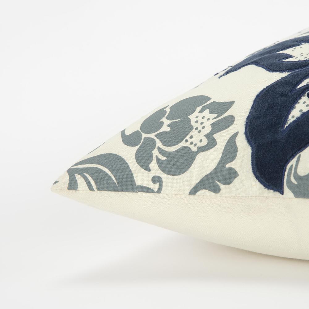 18" x 18" Down Filled Pillow. Picture 3
