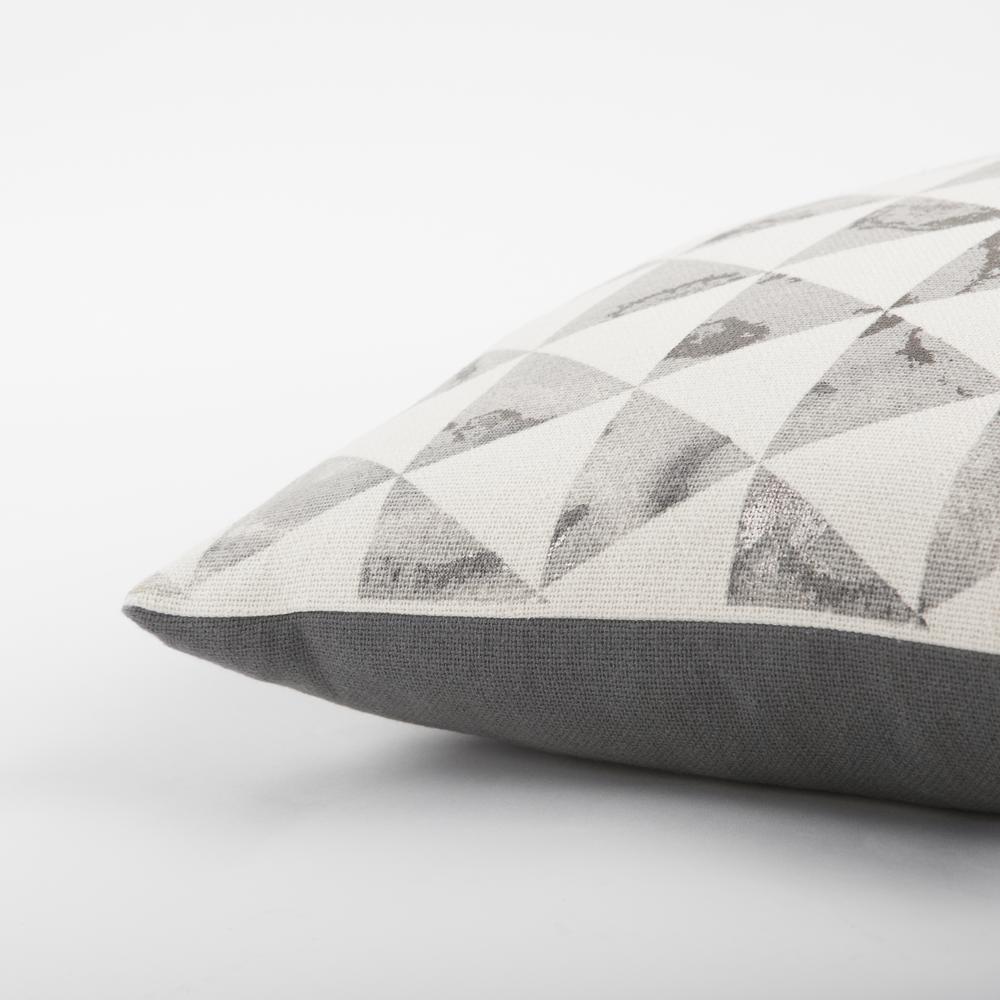 Rizzy Home 20" x 20" Poly Filled Pillow- T13190. Picture 4